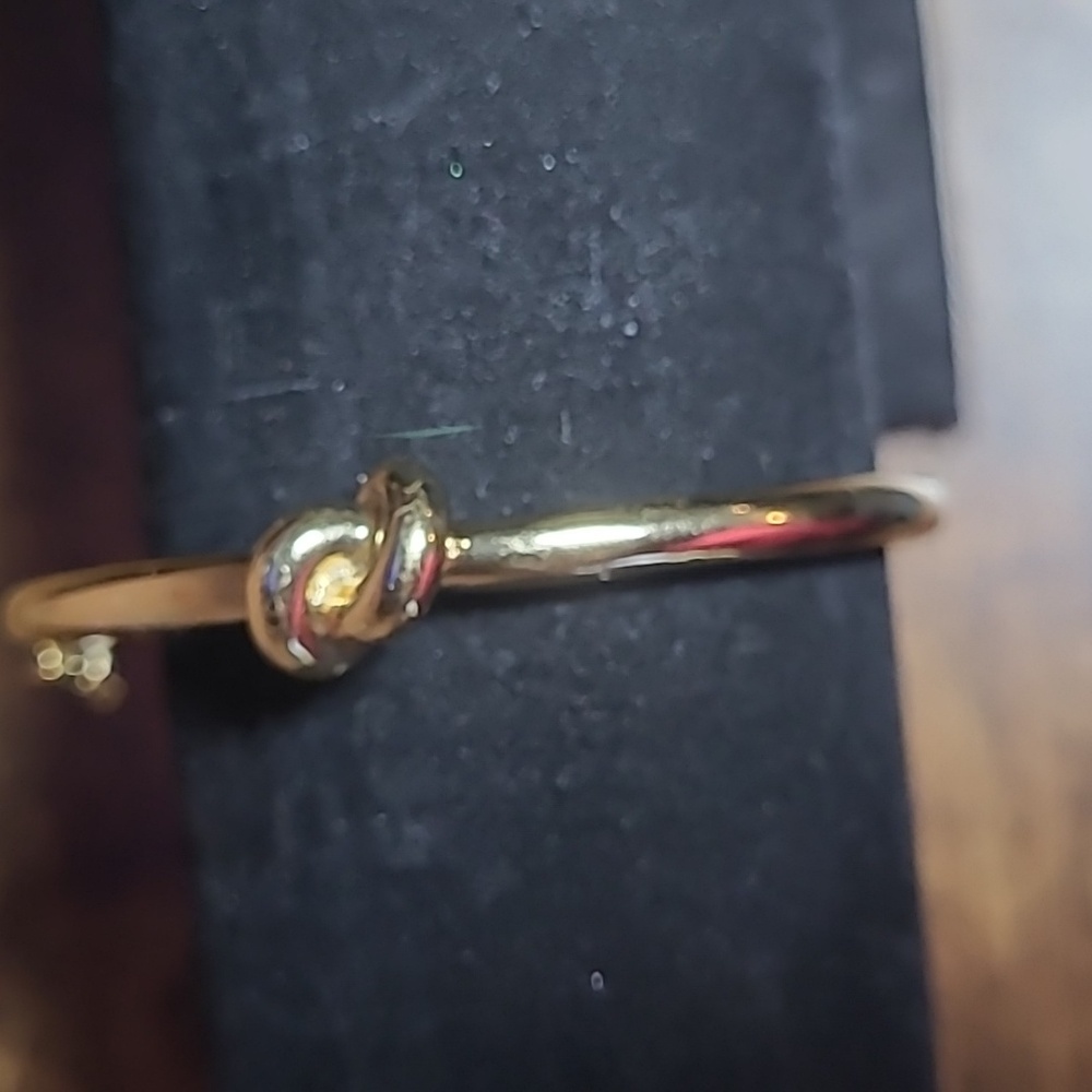 Kate Spade New York Sailors Knot Hinged Bangle some scratches on the outside - Picture 3 of 7